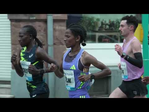 REELS: Ethiopian Hawi Feysa smashes course record with 2:17:25 / Mainova Frankfurt Marathon 2024